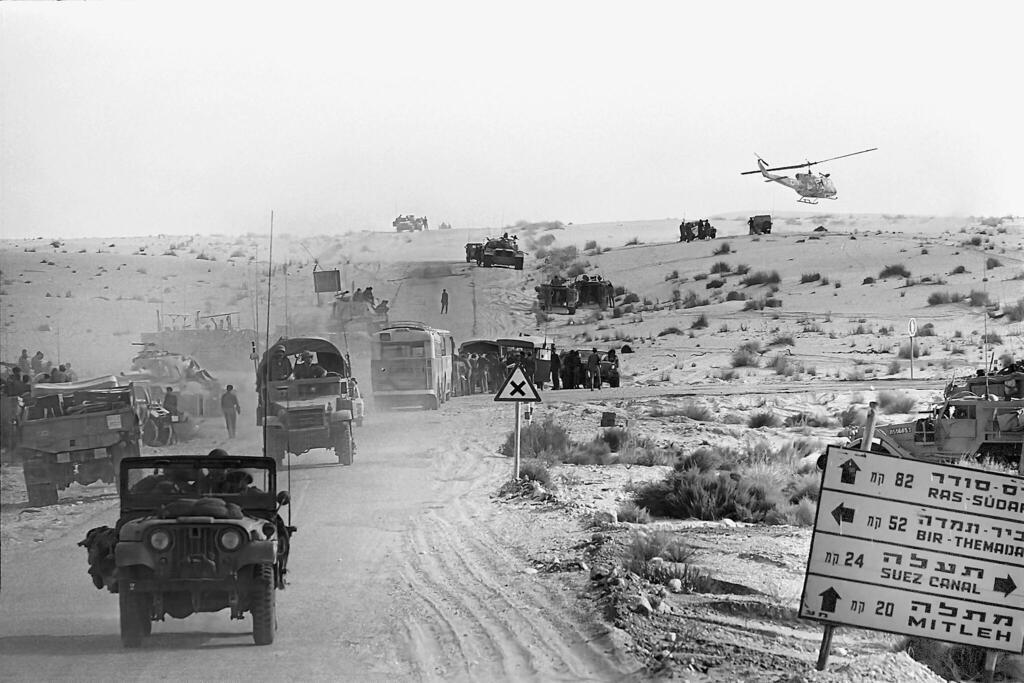 Mechanized IDF convoy making its way to the front 