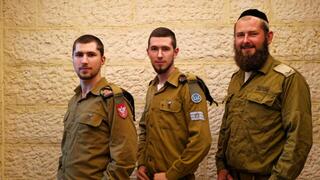 האחים לבית גולדשטיין במדים