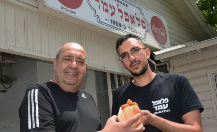 שמעון עמר ובנו נדב אליהו (צילום: אביהו שפירא) שמעון עמר ובנו נדב אליהו