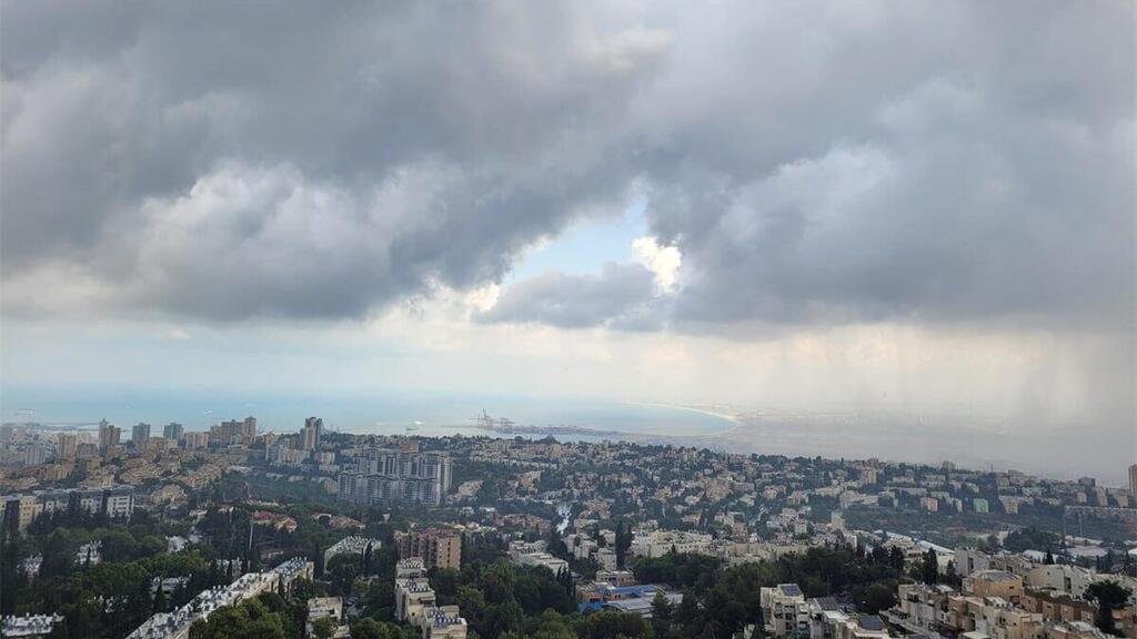 צפו: גשם ונד מים באזור חיפה בסוף אוגוסט