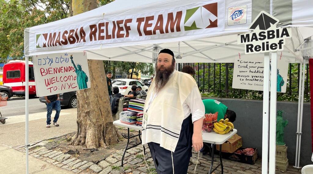 Alex Rapaport, the executive director of Masbia, has been stocking tents with toiletries, clothes and food outside of the city’s migrant shelters