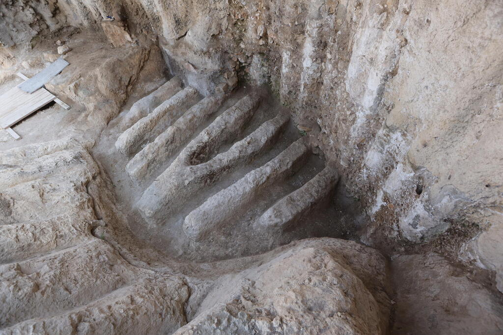 עדיין לא ברור למה הן שימשו. מהתעלות הצפוניות שנחשפו בעיר דוד (צילום: אליהו ינאי, עיר דוד ) עדיין לא ברור למה הן שימשו. מהתעלות הצפוניות שנחשפו בעיר דוד