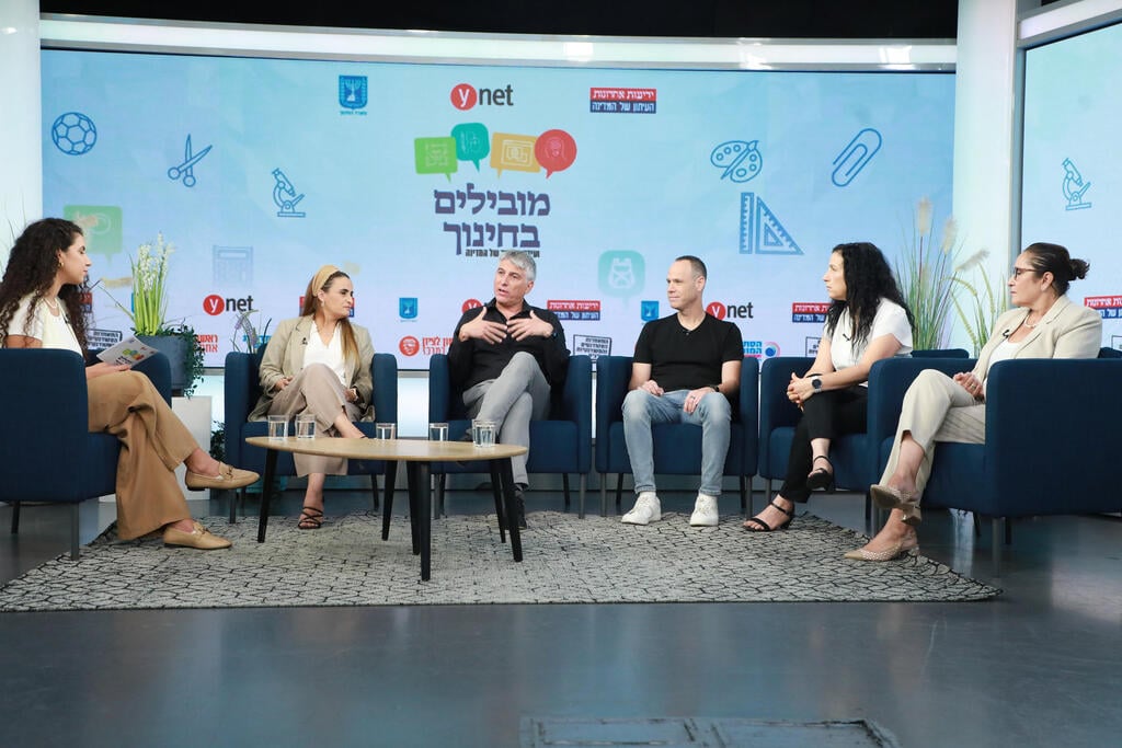 מימין לשמאל: אטי הדר, ד"ר מיכל אפללו, תומר צוקר, ד"ר גוין סאס, מירב זרביב וסיון חילאי (צילום: דנה קופל) ועידת החינוך