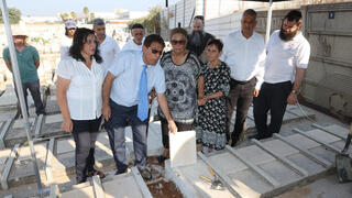 פתיחת קבר בבית העלמין בפתח תקווה בפרשת ילדי תימן