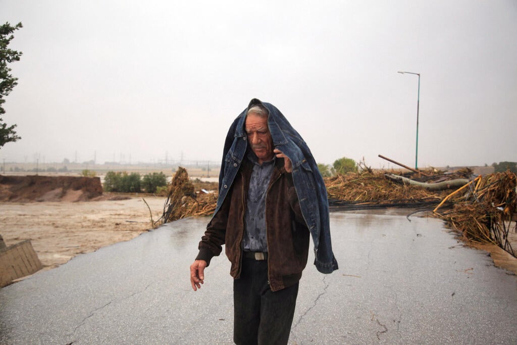 צילום: REUTERS/Kostas Mantziaris סופה דניאל באזור לאריסה במרכז יוון