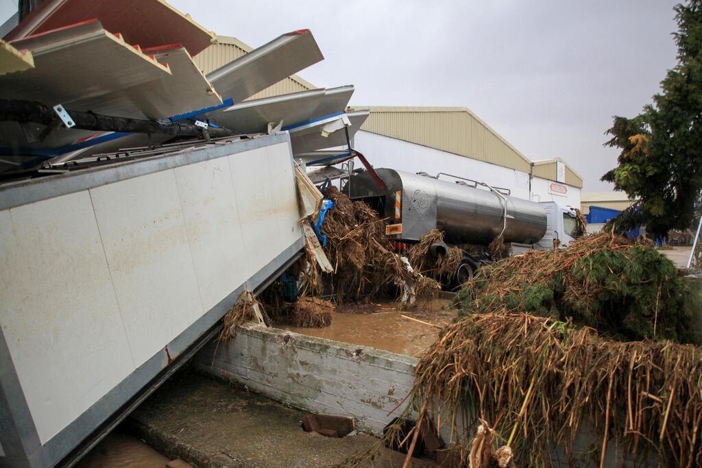 צילום: REUTERS/Kostas Mantziaris סופה דניאל באזור לאריסה במרכז יוון
