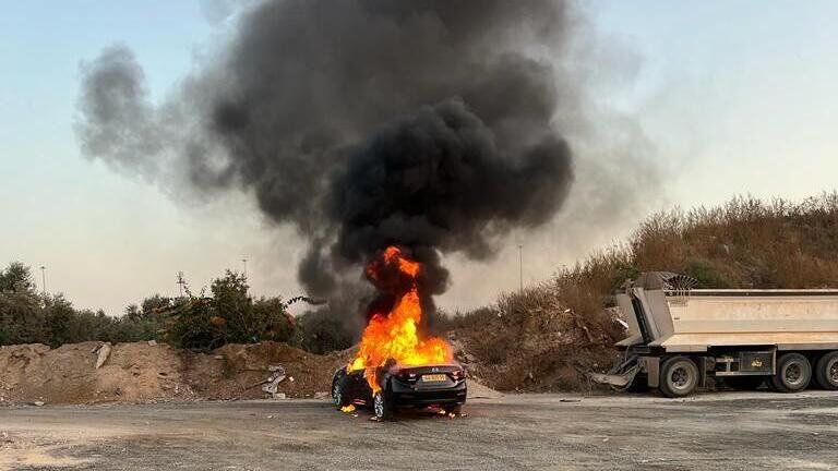 רכב המתנקשים ברמלה הוצת 2 גברים נפצעו אירוע אלימות רחוב התמר רמלה