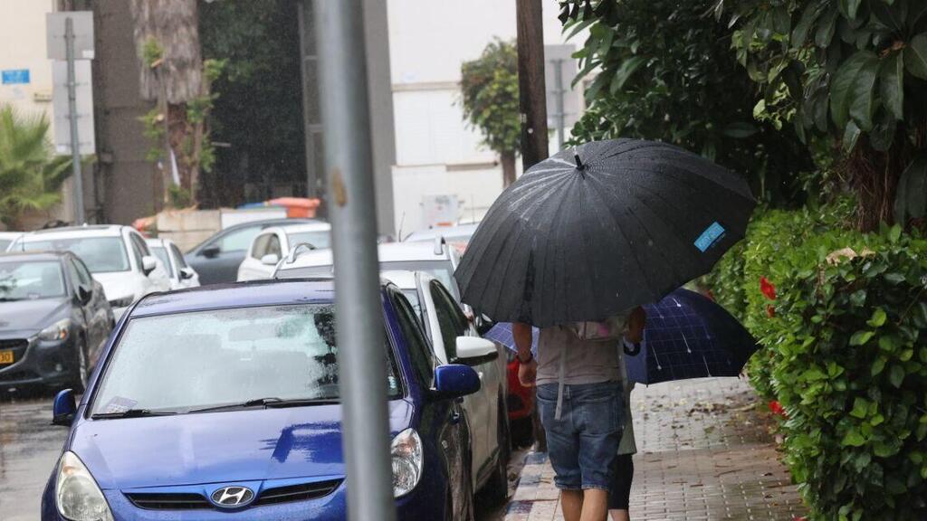 גשם בתל אביב (צילום: מוטי קמחי) גשם בתל אביב
