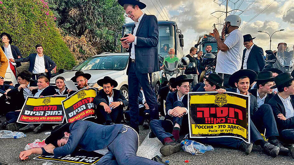 המחאה ההמונית סמוך לבני־ברק, אתמול (צילום: נדב אבס) yk13592838