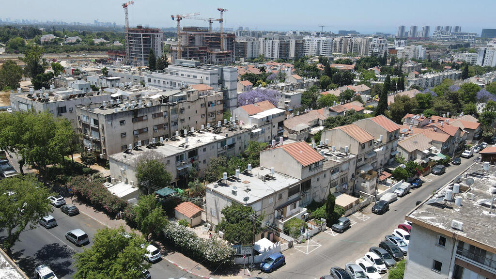 יש לקצר תהליכי תכנון ורישוי. שיכון ויצמן בהרצליה - שכונה המיועדת להתחדשות עירונית | צילום: עמי לאור yk9760209