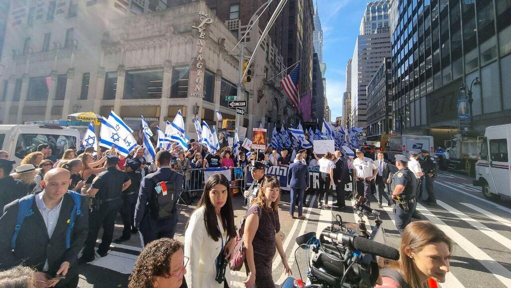 צילום: איתמר אייכנר הפגנות מחוץ למלון של ג'ו ביידן בזמן פגישתו על בנימין נתניהו
