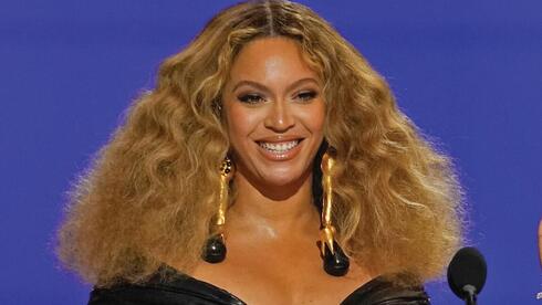 Beyoncé snubbed at CMA Awards despite record-breaking success with ...