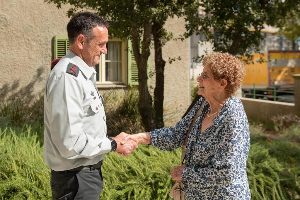 מפגש של הרמטכ"ל הרצי הלוי עם משפחתו של הרמטכ"ל בתקופת מלחמת יום הכיפורים, רב-אלוף (בדימוס) דוד "דדו" אלעזר ז"ל