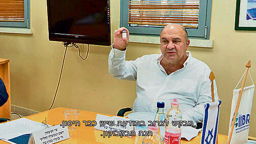 מחזה אבסורד, אבל "מחדל" זה קצת מוגזם. "המקור" yk13603803