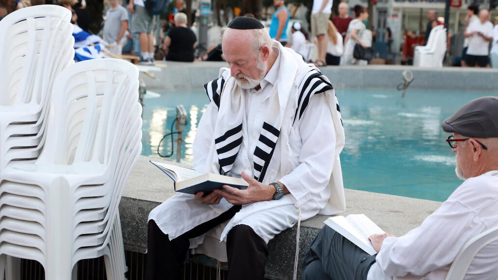 כיכר דיזנגוף, ערב יום הכיפורים (צילום: דנה קופל) המהומות בכיכר דינזגוף, ערב יום הכיפורים