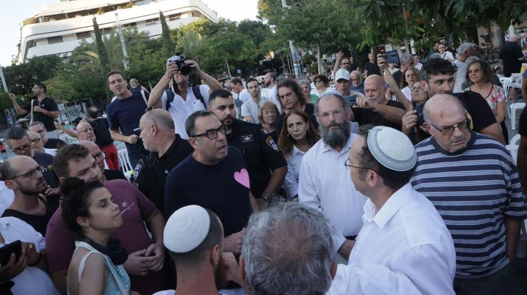 המהומות בכיכר דיזנגוף, ערב יום הכיפורים (צילום: מוטי קמחי) המהומות בכיכר דינזגוף, ערב יום הכיפורים