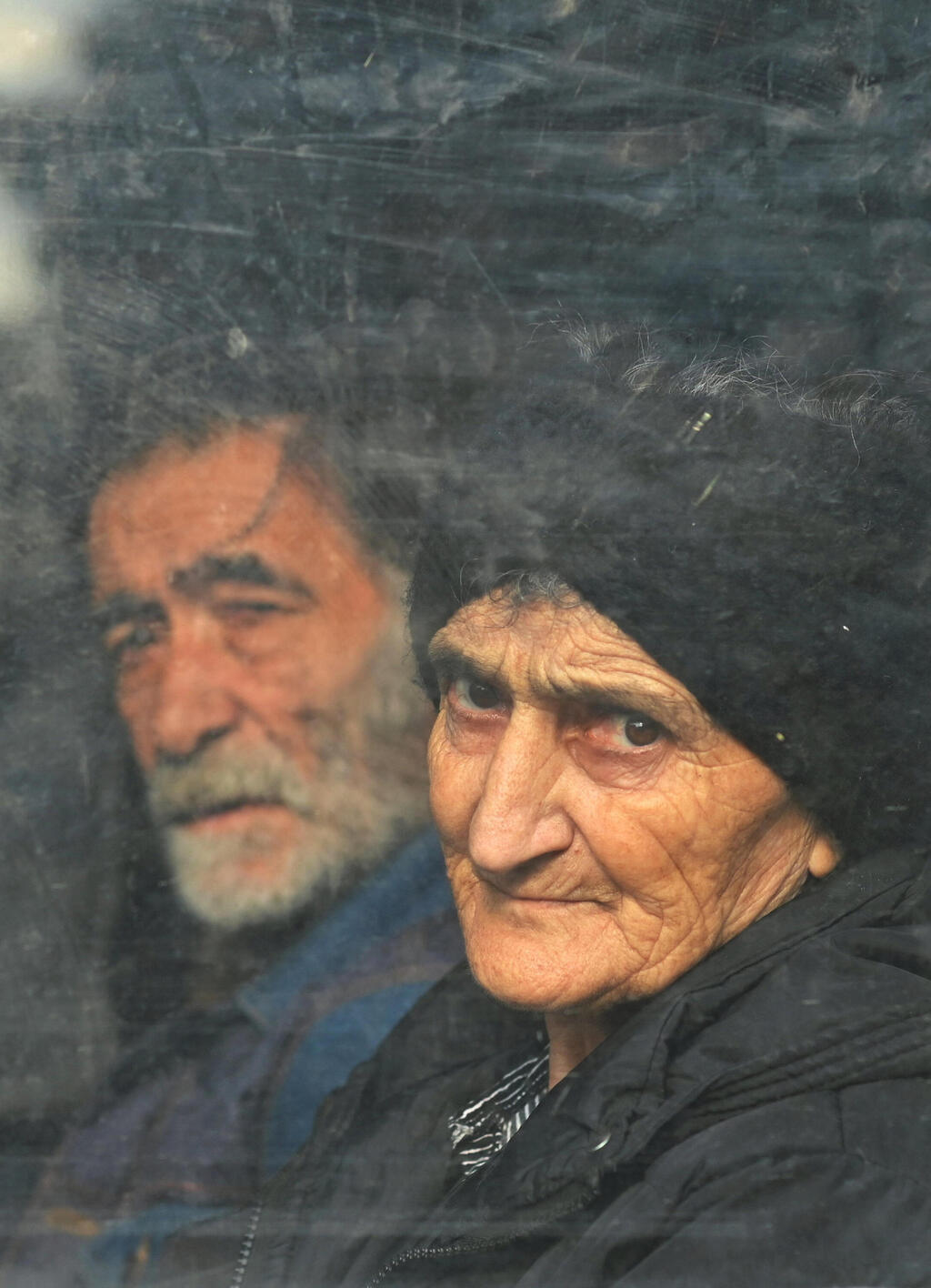 ארמנים ב נגורנו-קרבאך מובלעת שנכנעה ל אזרבייג'ן לפני שנמלטו ל ארמניה העצמאית