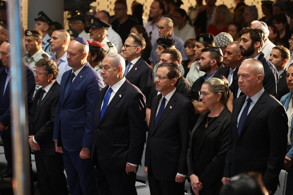"היכולת להגן על המדינה נשענת על הלוחמים, המפקדים ועל היחסים ביניהם". גלנט (צילום: עמית שאבי) טקס האזכרה הממלכתי בהיכל הזיכרון בהר הרצל לציון 50 שנים למלחמת יום הכיפורים