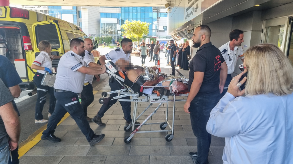 אחד הפצועים מפונה לבית החולים רמב"ם