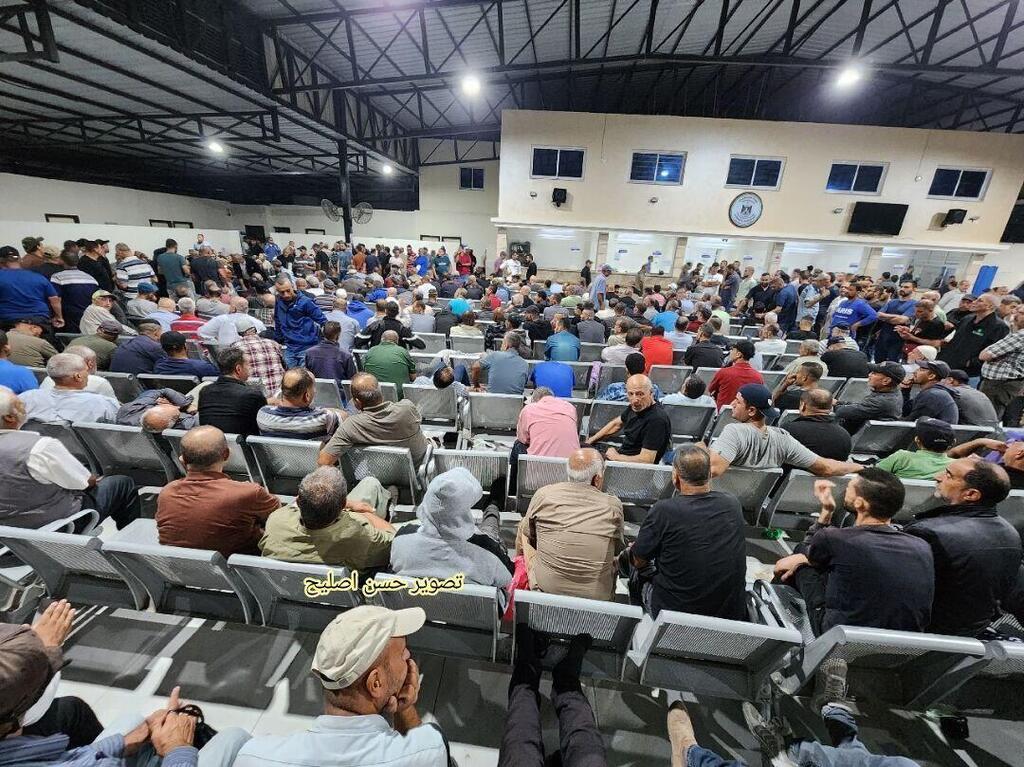 צילום: חסן אסליח פלסטינים במעבר ארז