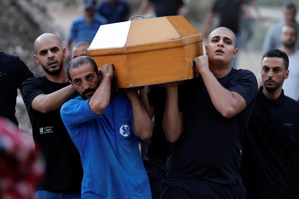 צילום: REUTERS/Ammar Awad הלווייתם של 5 הנרצחים בבסמת טבעון