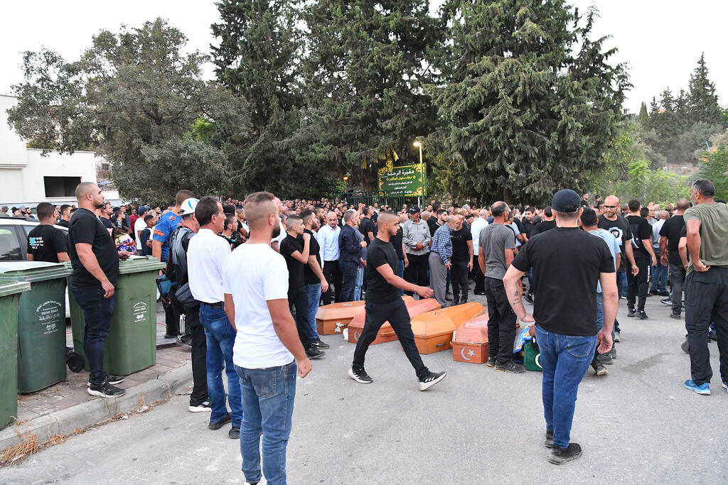 הלווייתם של 5 הנרצחים בבסמת טבעון (צילום: פאול אורלייב) הלווייתם של 5 הנרצחים בבסמת טבעון