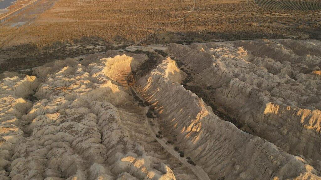 The reserve offers several hiking trails (Photo: Arie Rozenberg, Israel Nature and Parks Authority) בשמורה יש כמה מסלולי טיול