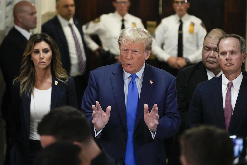 Donald Trump in New York court for hearing on fraud charges (Photo: AP Photo/Seth Wenig) דונלד טראמפ מגיע לבית המשפט ב ניו יורק תביעה על הונאת ענק