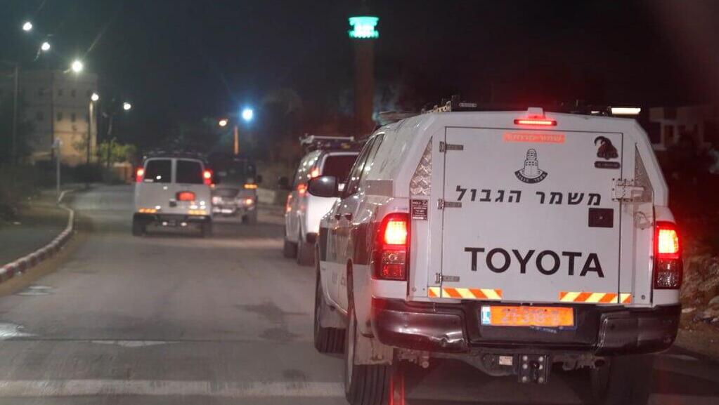 החיפושים והמעצר בג'ואריש. הנשק הושג בקלות (צילום: דוברות המשטרה) תיועד החיפושים והמעצר