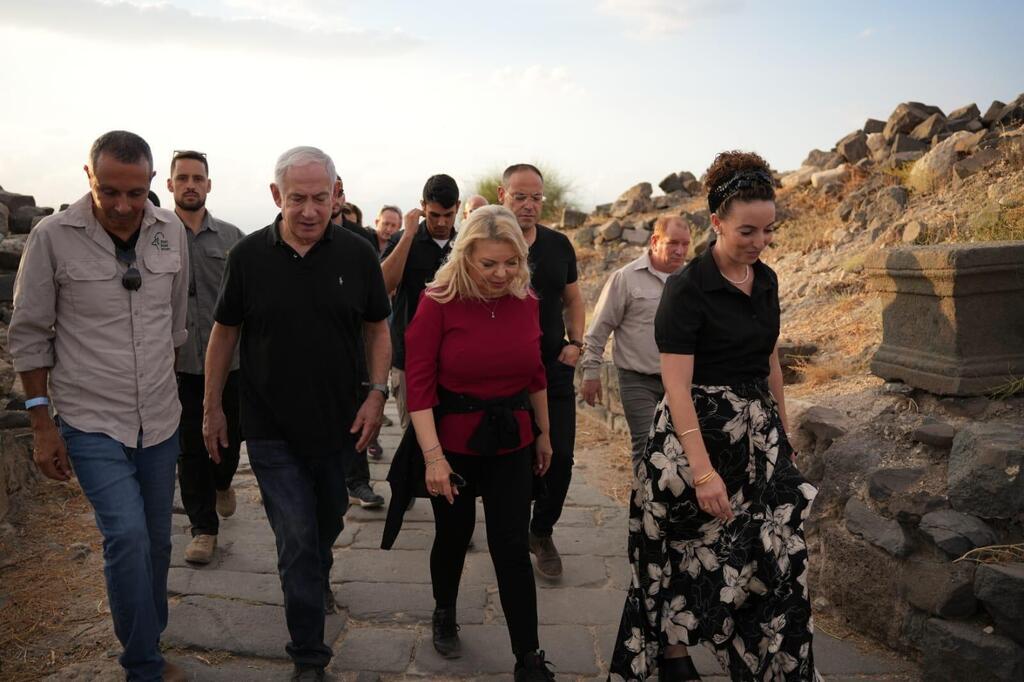 נתניהו ורעייתו מטיילים בגן הלאומי "סוסיתא" ברמת הגולן (צילום: קובי אלקוצר, לע״מ) ראש הממשלה בנימין נתניהו ורעייתו שרה מטיילים בגן לאומי "סוסיתא" רמת הגול