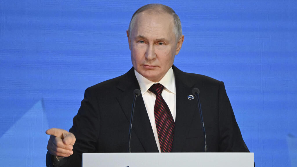 נשיא רוסיה ולדימיר פוטין (צילום: Sergei Guneyev, Sputnik, Kremlin Pool Photo via AP) ולדימיר פוטין כנס בעיר סוצ'י רוסיה