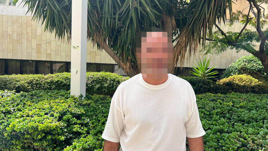 אביו של הפצוע ש'. "נתפלל שיגיע לחתונה שלו" (צילום: איתן גליקמן) אביו של הפצוע ש׳