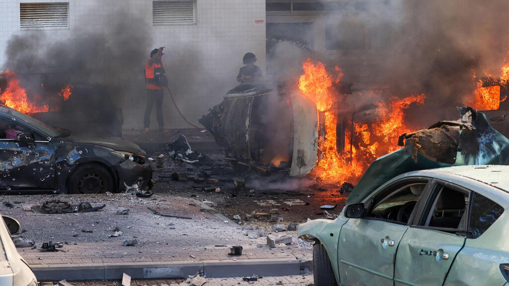 Rockets land in Ashkelon (צילום: Ahmad Gharbli / AFP) פגיעות ישירות באשקלון