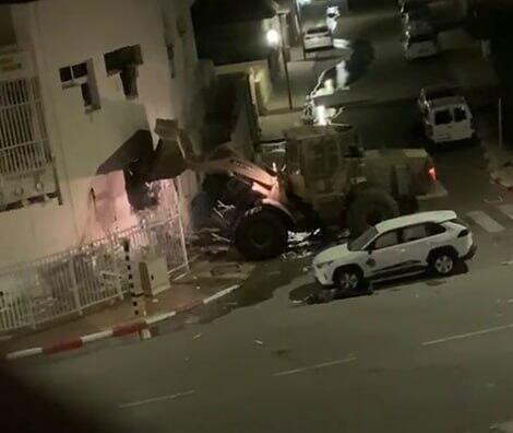 הורסים את תחנת שדרות כוחות צה"ל פורצים את תחנת משטרת שדרות