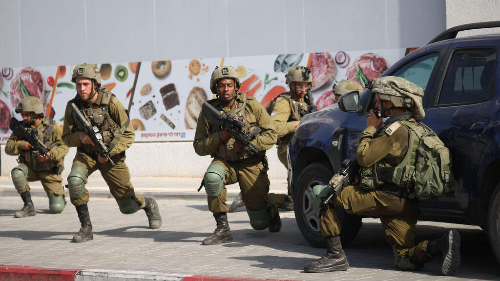 חויילים ישראלים בעיר שדרות חדירת מחבלים מבצע צבעי עזה 
