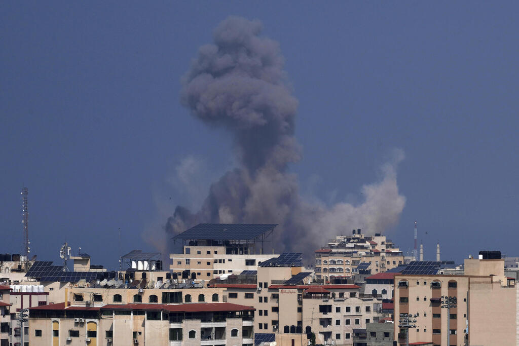 Israeli Air Force attacks in Gaza in "Swords of Iron" War (Photo: AP Photo/Adel Hana) תקיפות צה"ל בעזה