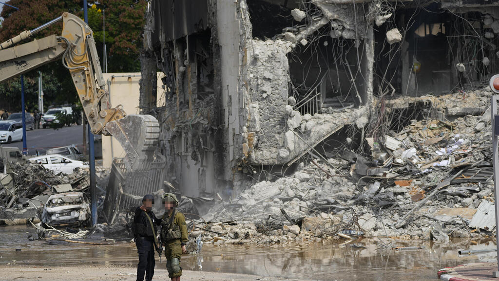 תחנת משטרת שדרות לאחר ההריסה (צילום: AP Photo/Ohad Zwigenberg) תחנת משטרת שדרות