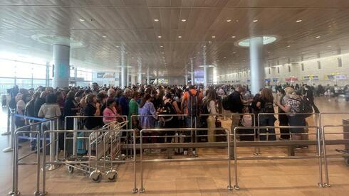 Очереди в Бен-Гурионе: сотни иностранцев стремятся немедленно покинуть Израиль