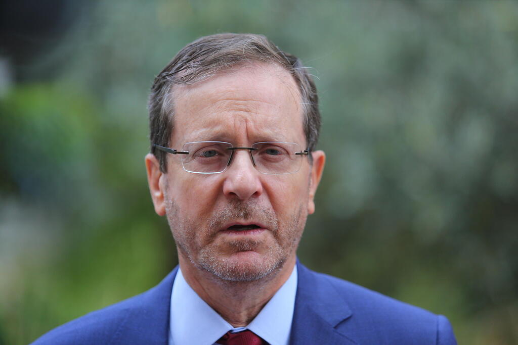 הרצוג. "האויבים המרים שלנו חוגגים כשהם שומעים ורואים את האלימות"
(צילום: אלכס קולומויסקי) הצהרתו של הנשיא יצחק הרצוג במלון יערים