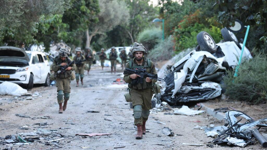 קיבוץ בארי אחרי הטבח (צילום: גדי קבלו) קיבוץ בארי לאחר הטבח