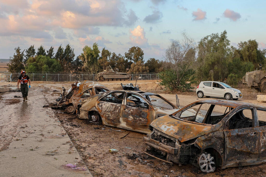 כפר עזה, השבוע (צילום: GIL COHEN-MAGEN / AFP) הריסות בכפר עזה
