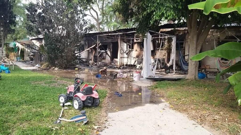 Home burned in Nir Oz Home burned in Nir Oz