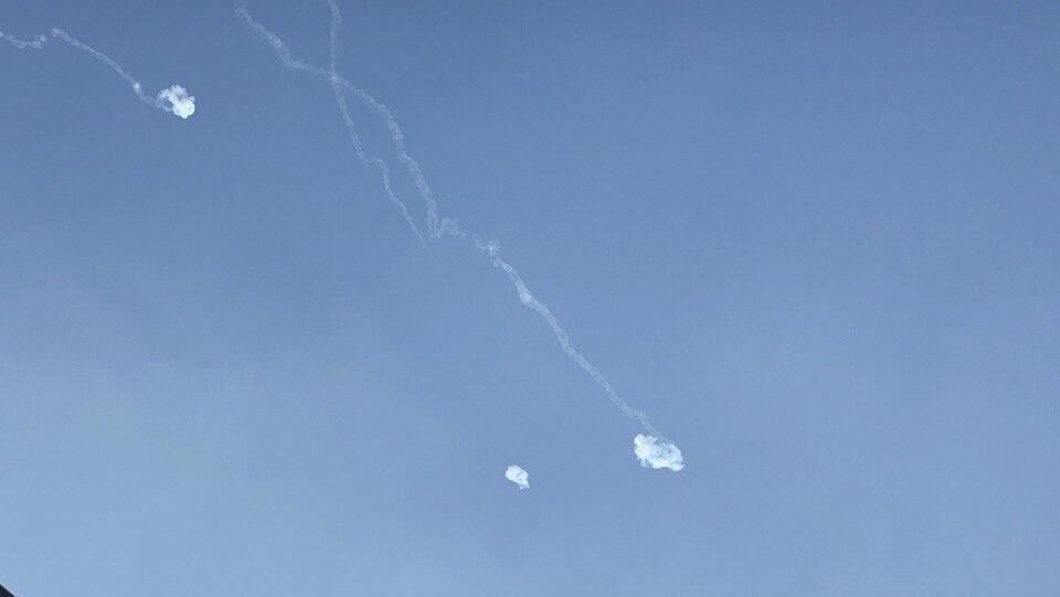 Rocket fire on Sderot (Photo: Meir Turgeman) מטחים לעבר העיר שדרות