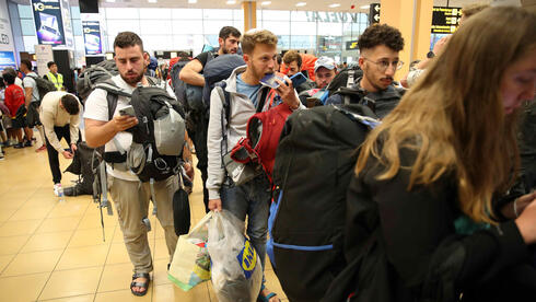 Israelis are returning home from all around the world: 'There is no choice, we have to fight'