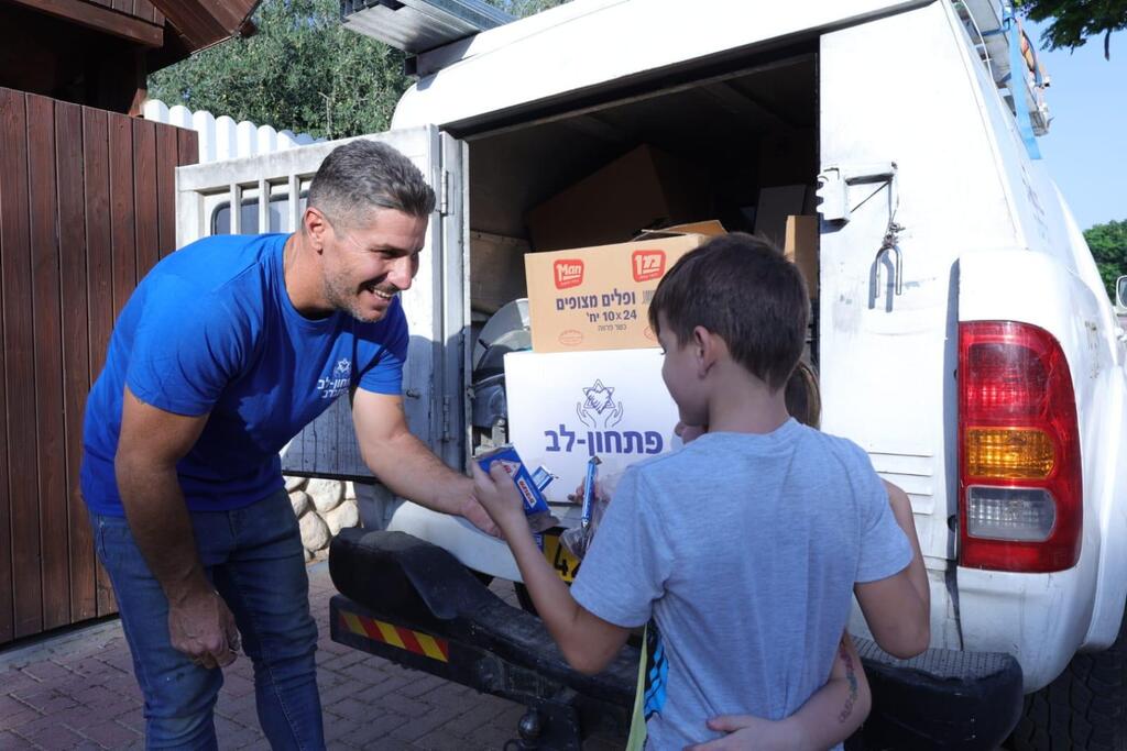 ממוצרי היגיינה ועד לחטיפים ופינוקים (צילום: יוסי אלטרמן) פתחון לב