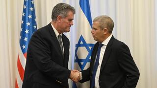 הממונה לנושא החטופים והנעדרים, תא"ל (במיל') גל הירש נפגש היום (ה') עם סגן השליח הנשיאותי האמריקאי לענייני בני ערובה, סטיבן גילן 