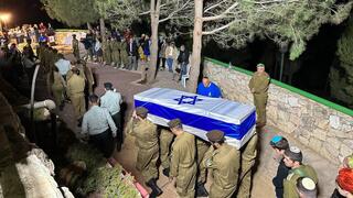 סג"מ יוחאי דוכן מובא למנוחות בהר הרצל