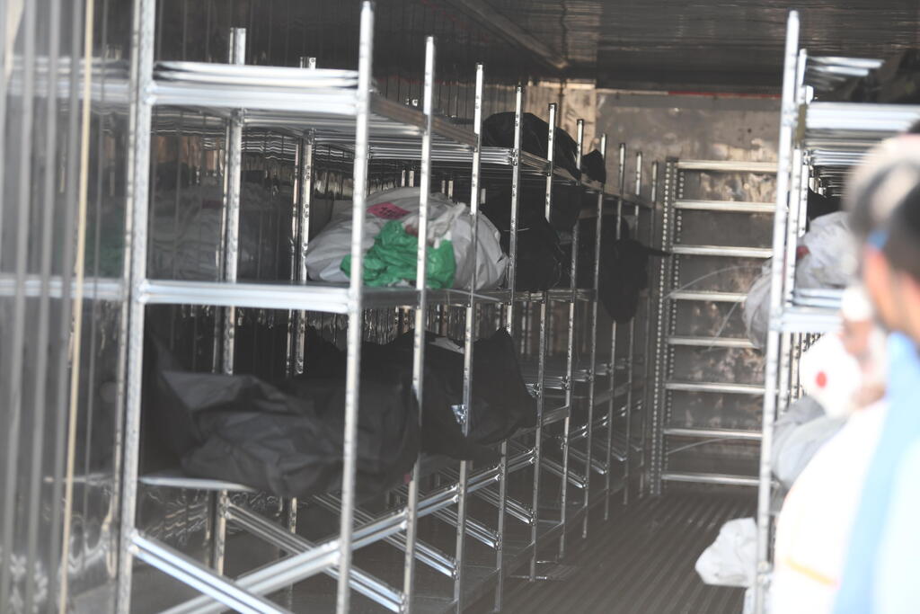 Bodies of October 7 victims waiting to be identified at Shura Camp (Photo: Yair Sagi) מתחם זיהוי הגופות "שורה" ברמלה לאחר הטבח בדרום