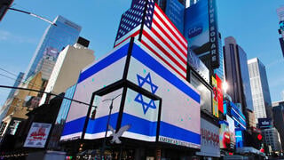 פרסום דגלי ישראל בטיימס סקוור בניו יורק לאות תמיכה בישראל