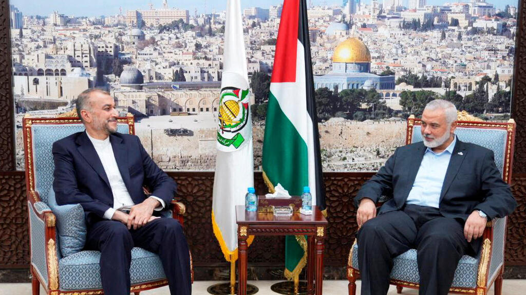 "השאלה פה היא לא בנוגע לתיווך הוגן מצד קטאר". ראש הלשכה המדינית של חמאס איסמעיל הנייה עם שר החוץ האיראני בדוחא (צילום: WANA (West Asia News Agency)/Handout via REUTERS) ראש ממשלת קטאר מוחמד בן עבד א-רחמן אאל ת'אני פגידה עם שר החוץ של איראן חוסיין אמיר עבדאללהיאן